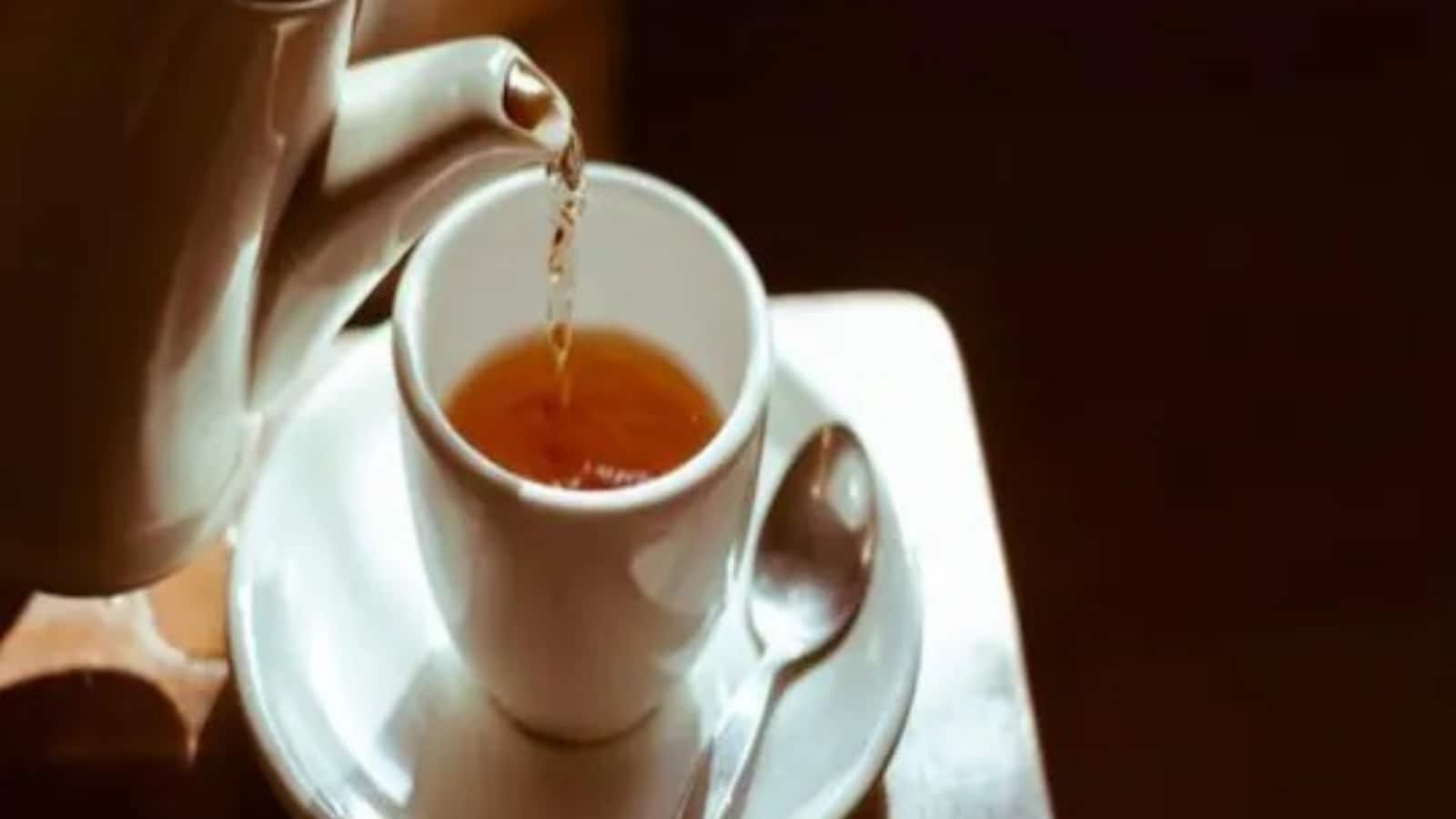 Scientists Reveal The ‘Right Way’ To Pour Tea, Avoid Spillage