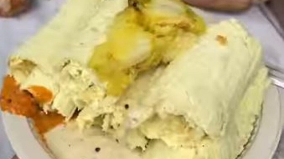 'Dosa' is Trending on Twitter Because a Delhi Man Mixed it with Ice Cream and Made Rolls