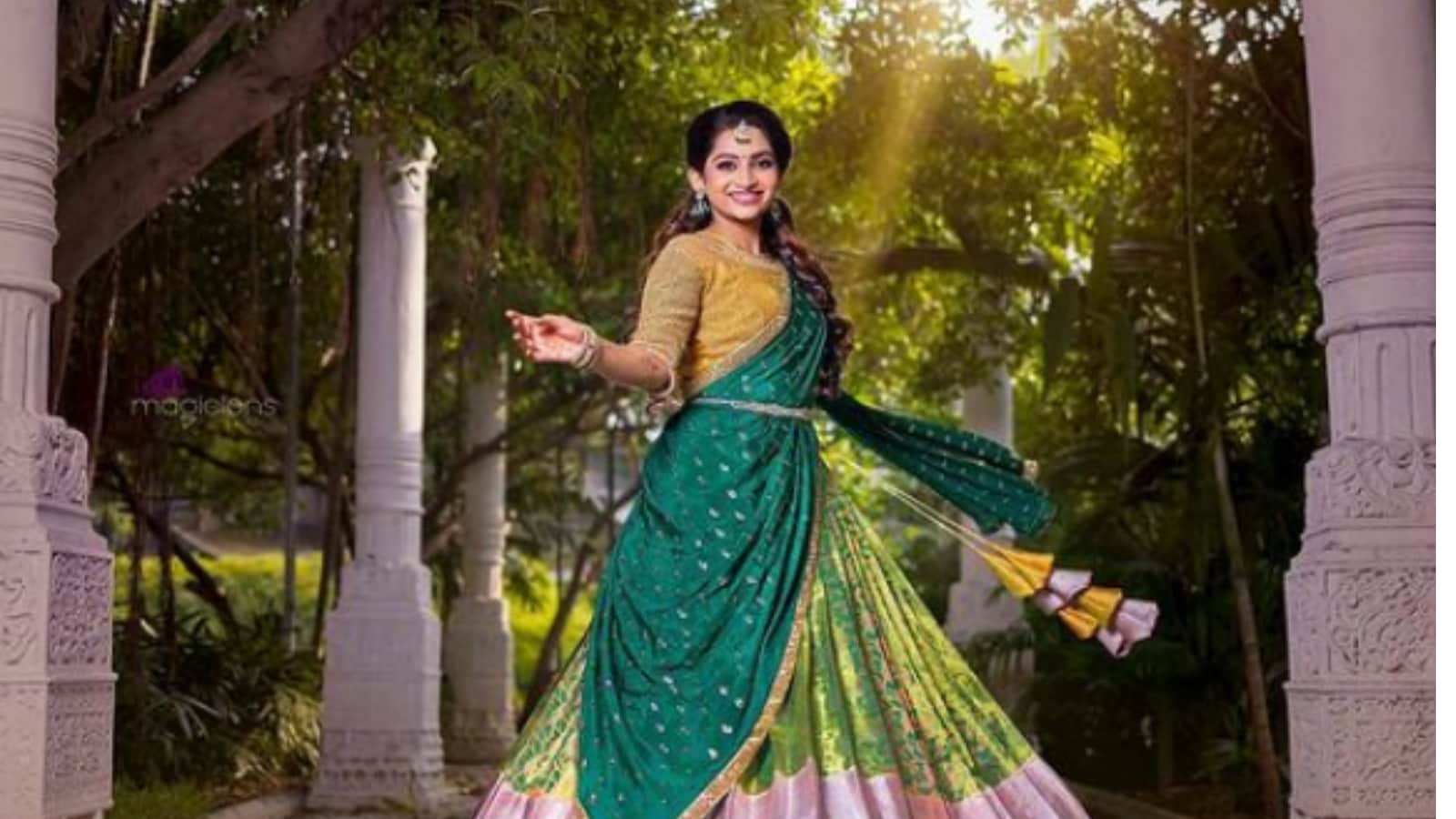 Watch TV ActorHost Nakshathra Nagesh, Her MotherInLaw Dance To Hit