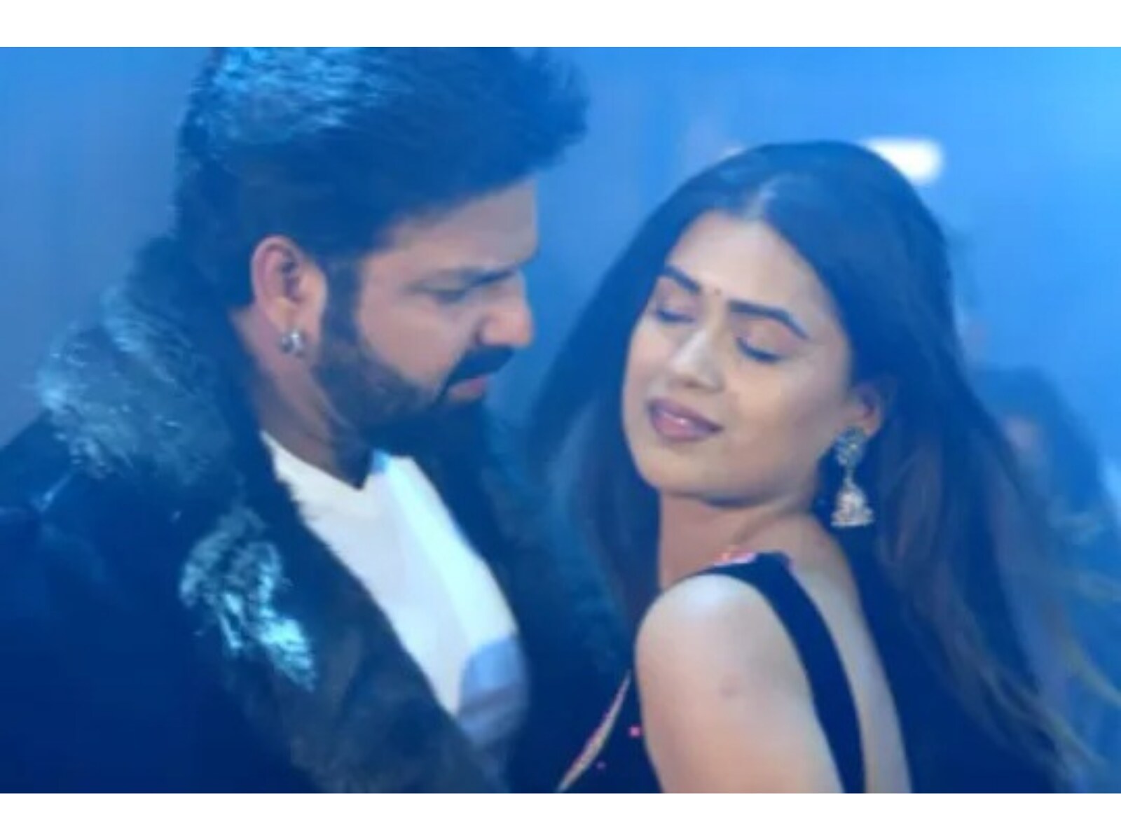 Bhojpuri Power Star Pawan Singh's Aa Jaihe 5 Ke Wows Audience, Crosses 10 Million Views Bhojpuri Power Star Pawan Singh's Aa Jaihe 5 Ke Wows Audience, Crosses 10 Million Views