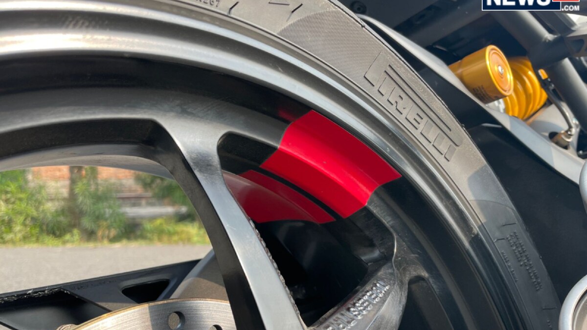 Confused Between Spoke Wheels and Alloys For Your Motorcycle? Here's