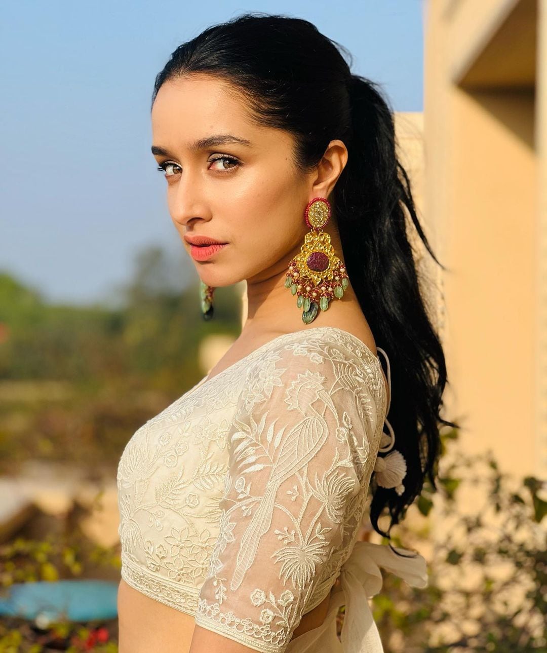 Fashion Face-off: Sara Ali Khan Vs Shraddha Kapoor: Whose Black Lehenga Are  You Stealing This Festive Season? | IWMBuzz