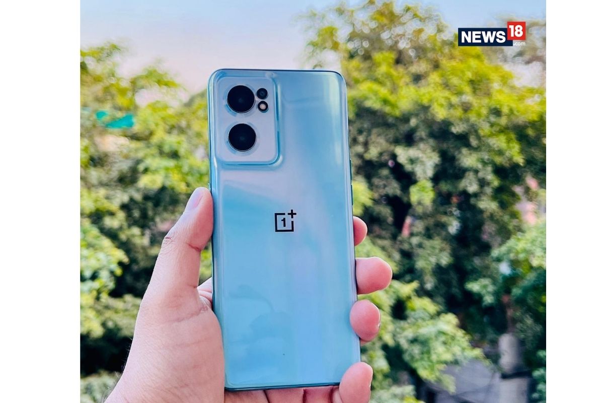 OnePlus Nord 2T Review: Should You Spend Rs 27,999 On This Mid-Range  Smartphone? - News18