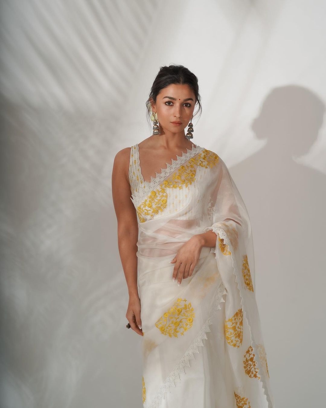Alia Bhatt Ka Sex - Alia Bhatt Begins Gangubai Kathiawadi Promotions Wearing White Organza  Saree, See Her Sexy Pictures
