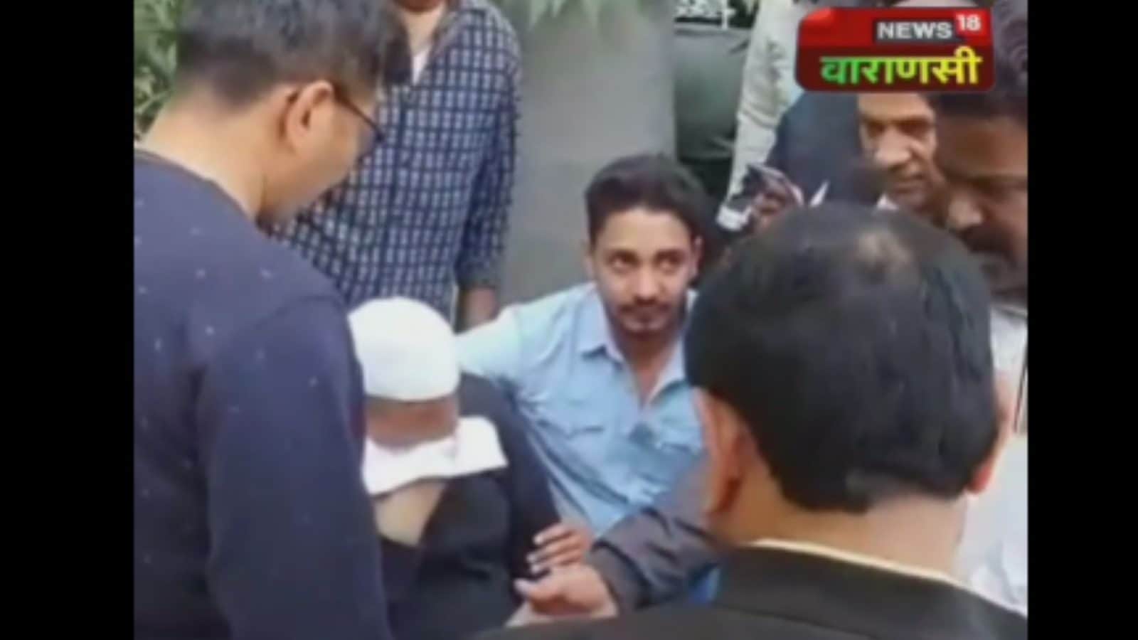 SP Leader Who Gave 'Khela Hoi' Slogan for UP Spotted Crying. Here's What Happened : #PoliticalNews - Vimarsana News