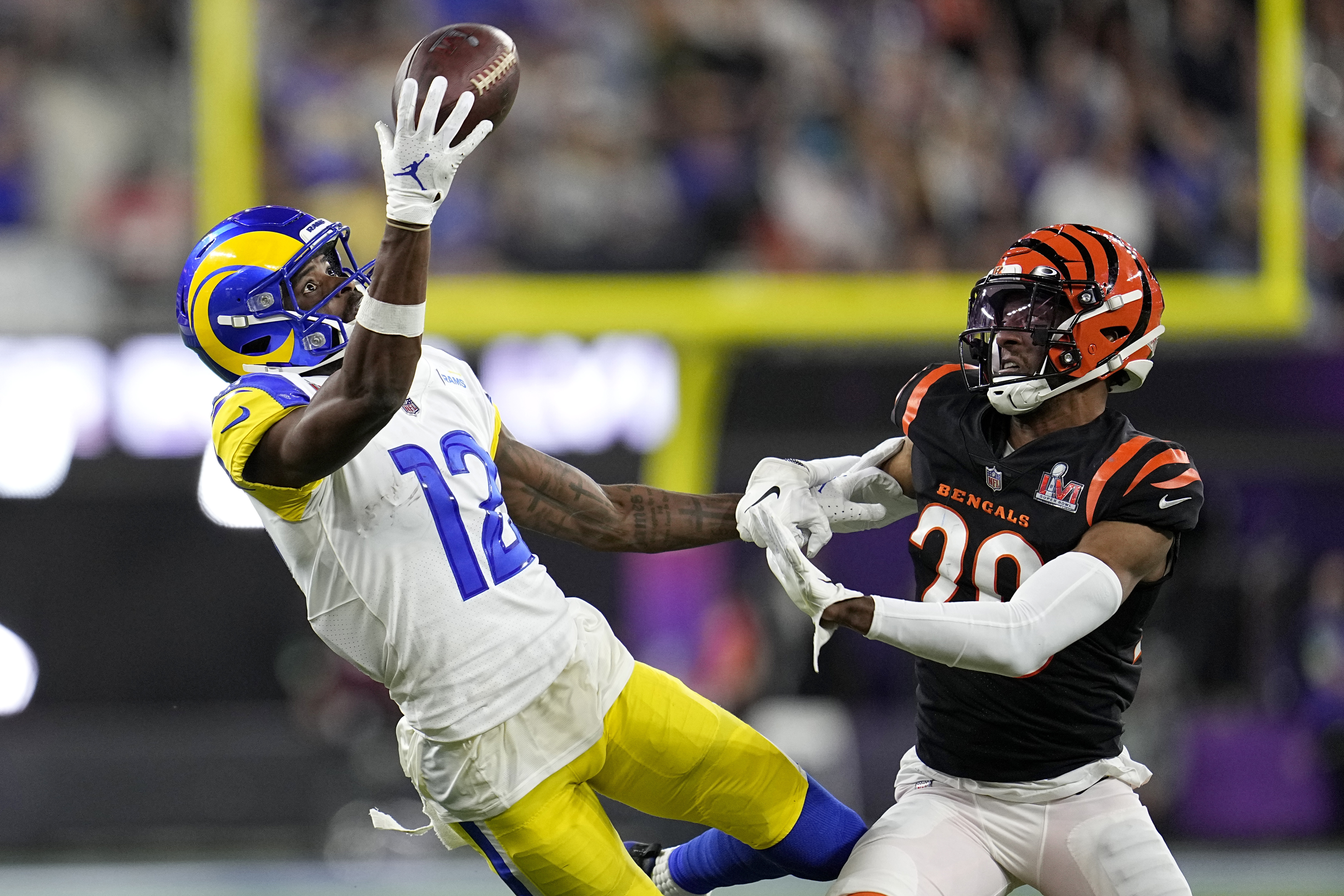 Los Angeles Rams linebacker Von Miller tries to fight through two  Cincinnati Bengals in Super Bowl 56, Sunday, Feb. 13, 2022 in Inglewood,  Calif. (AP Photo/Doug Benc Stock Photo - Alamy