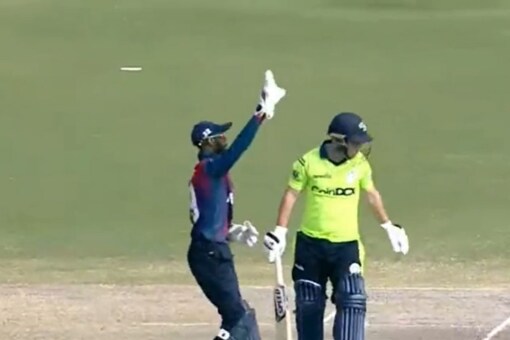 The gesture is being praised widely. (Screen grab)