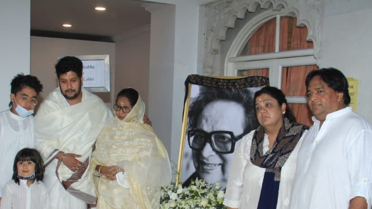 Bappi Lahiri's Family Holds Prayer Meet for Late Composer in Mumbai; Shraddha Kapoor, Ila Arun Join