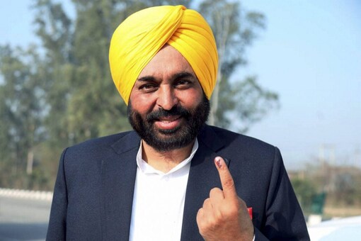 AAP CM candidate Bhagwant Mann shows his inked finger after casting his vote for Punjab Assembly polls, in Mohali. (PTI File Photo)