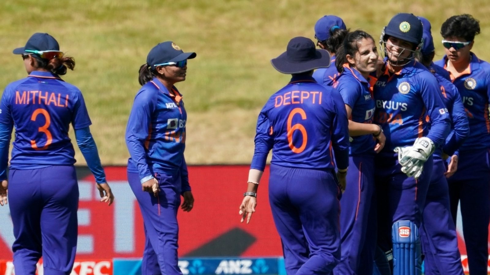 India Vs New Zealand, 5th ODI: Smriti Mandhana's 71 Helps IND Beat NZ ...