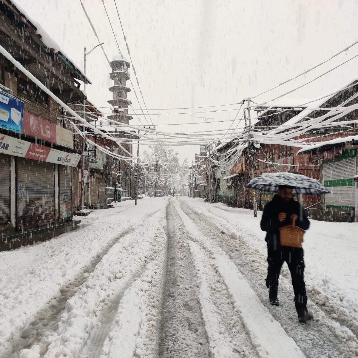 Snow Blankets Jammu and Kashmir, National Highway Closed; Vehicles
