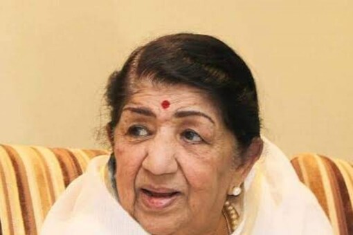 Lata Mangeshkar Was Once Offered To Sing At a Wedding, Read To Know What Happened Next 