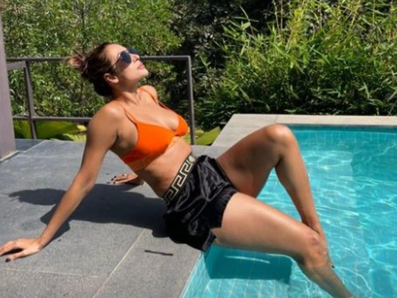 Malaika Arora is unbelievably sexy in sports bra and shorts. See
