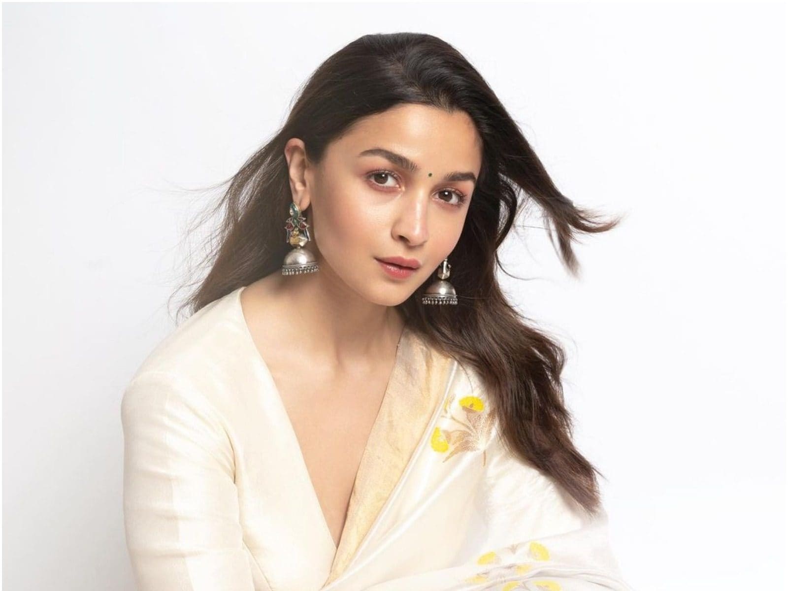Alia Bhatt in Manish Malhotra's White Anarkali Suit - Anarkali Suit -  Ladyindia - Kalan Film Dresses – Lady India