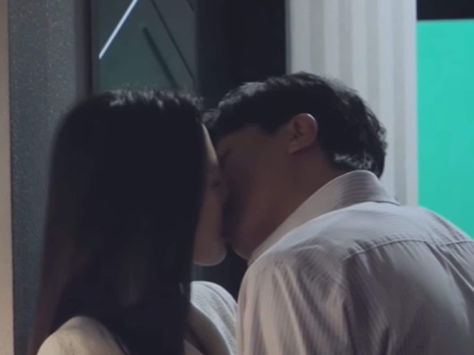 Thirty-Nine Son Ye-jin Giggles, Yeon Woo-jin Gets Shy During Intense Kiss Scene In BTS Video