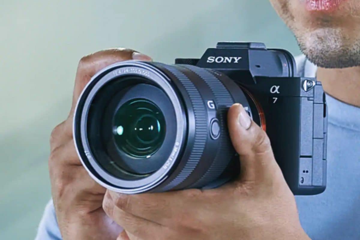 Sony Alpha 7 IV Mirrorless Camera With 33-Megapixel Sensor, Interchangeable  Lens Launched In India: Features, Price And More - News18