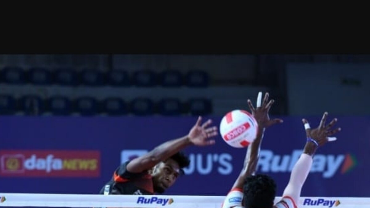 Prime Volleyball League Guru Prasanth Helps Hyderabad Black Hawks Beat