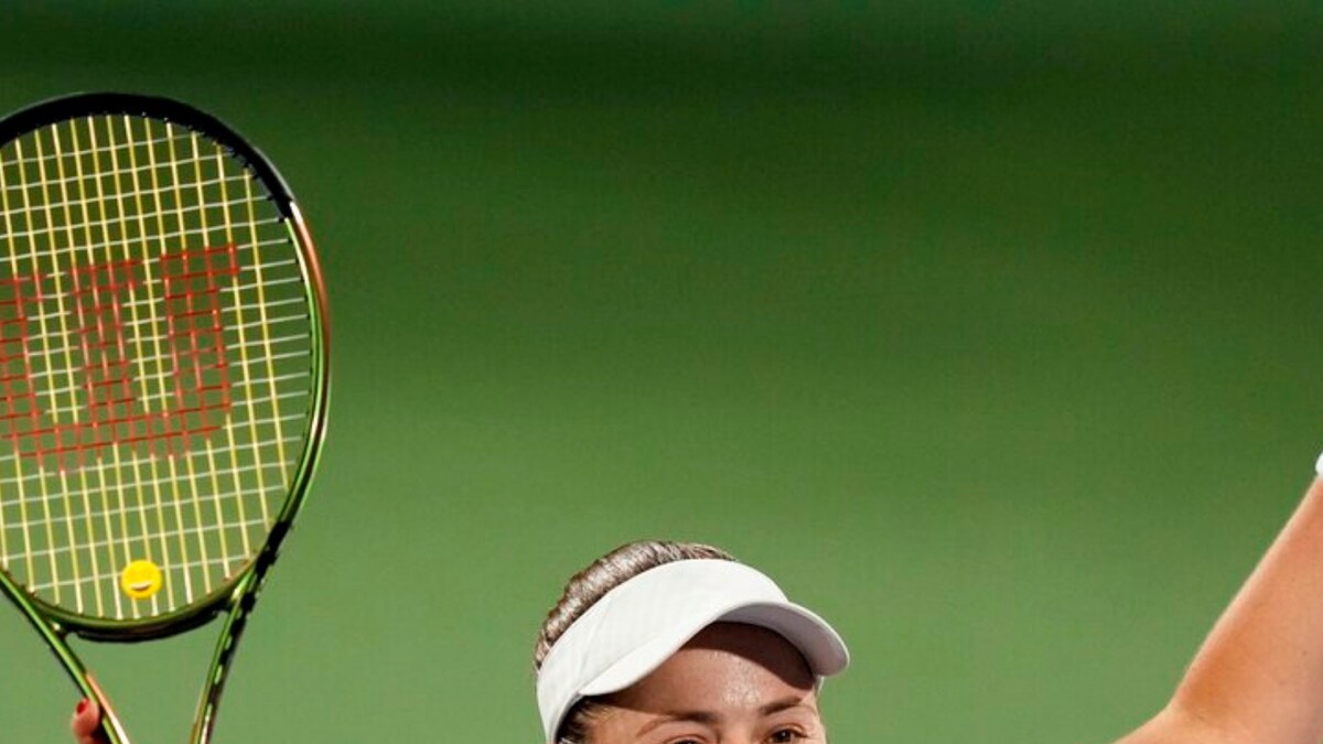 Jelena Ostapenko Fights Back against Simona Halep to Reach Dubai Final