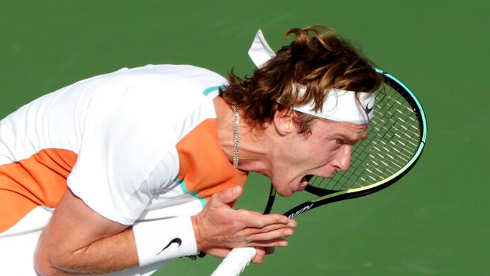 Russia's Andrey Rublev writes 'No war please' at Dubai Open