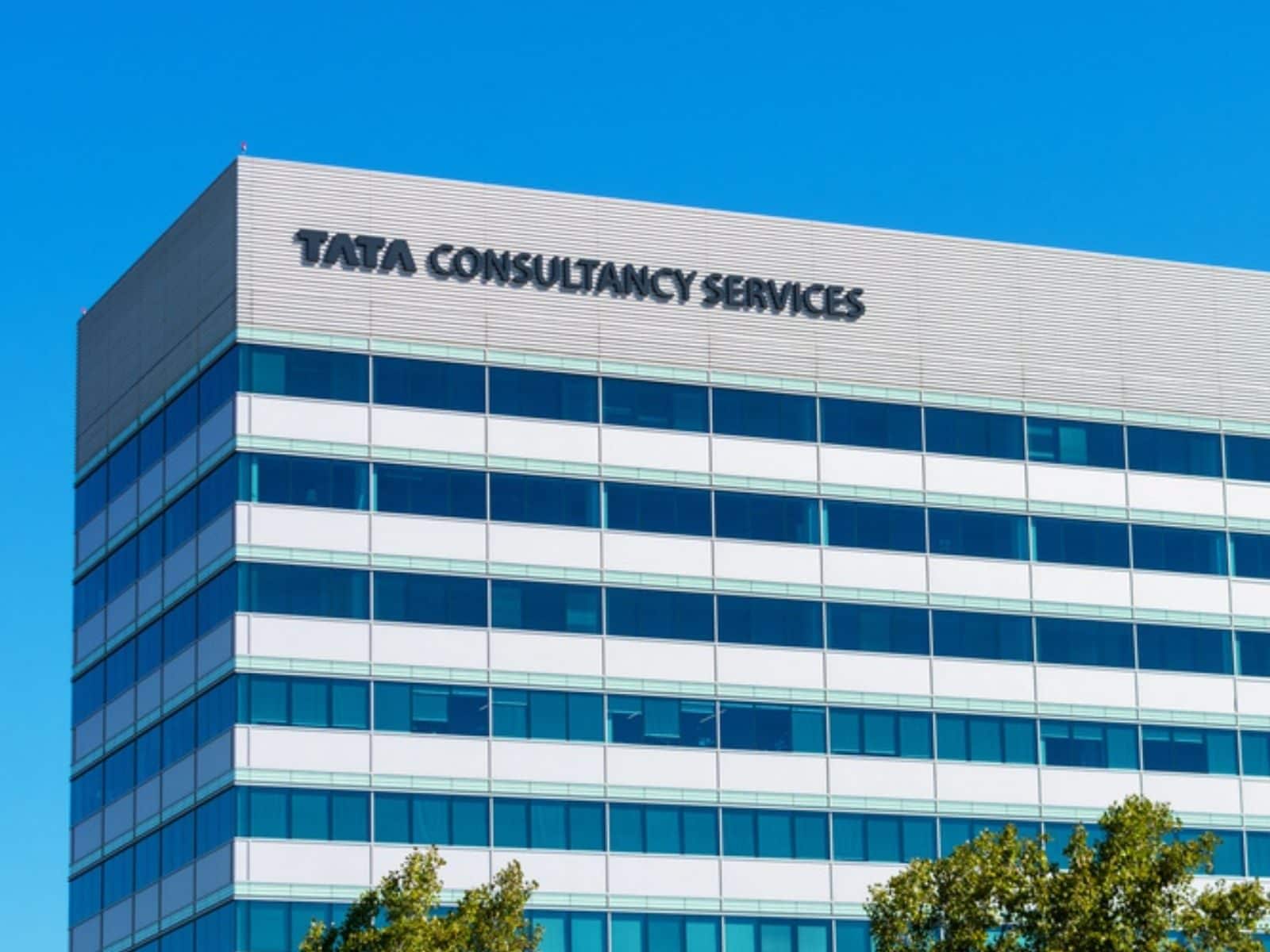 TCS Adds 14,136 Employees in Q1FY23, Crosses 600,000 Headcount; Attrition  Rate Rises - News18