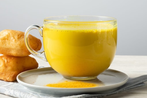 Anti-inflammatory qualities of turmeric help to calm skin antibacterial properties helps to contain bacterial infections.