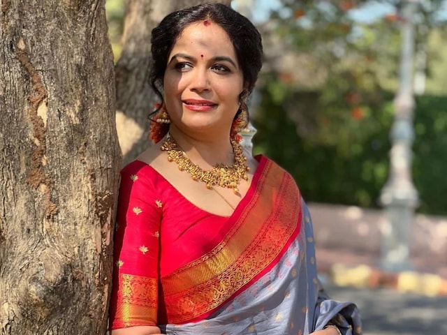 Telugu Singer Sunitha Upadrasta looks Elegant in Saree, photos go viral ...