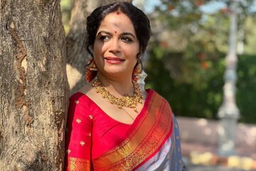 Telugu Singer Sunitha Upadrasta looks Elegant in Saree, photos go viral -  News18