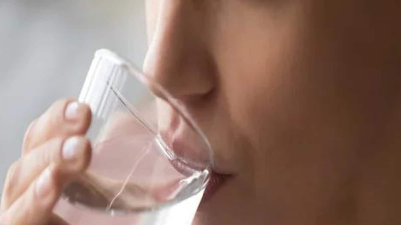 Drinking Water Before Going to Bed Benefits Your Body in These 6 Ways