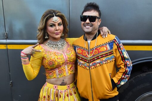 Rakhi Sawant has separated from her husband Ritesh. She shared the news on Instagram. 