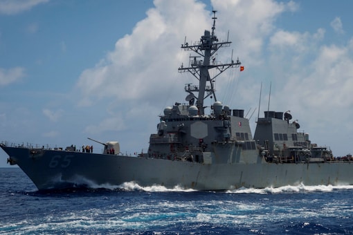 US destroyer USS Benfold forward-deployed to the US 7th Fleet in the Indo-Pacific region transits the Philippine Sea. Picture taken June 14, 2018; Sarah Myers/US Navy/Handout via Reuters