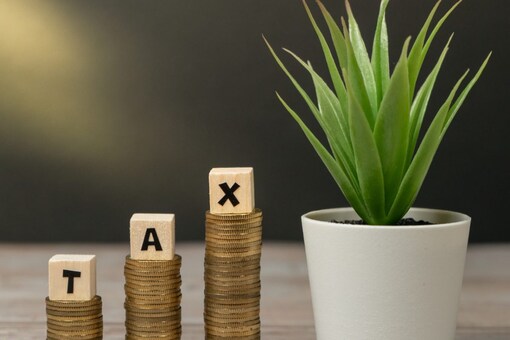To make sure you do not miss out on any of these works, read on the different income tax-related tasks you have to complete within  March 31.