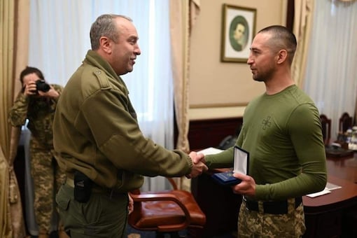 Roman Hrybov, a Ukrainian border guard, has been released from the Russian captivity. (Credits: Twitter/Defence of Ukraine) Roman Hrybov, a Ukrainian border guard, has been released from the Russian captivity. (Credits: Twitter/Defence of Ukraine)