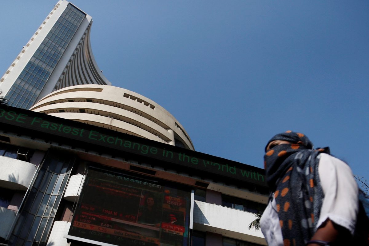 Sensex Ends 443 pts Higher, Nifty Holds 15,550; Maruti Rises 7%