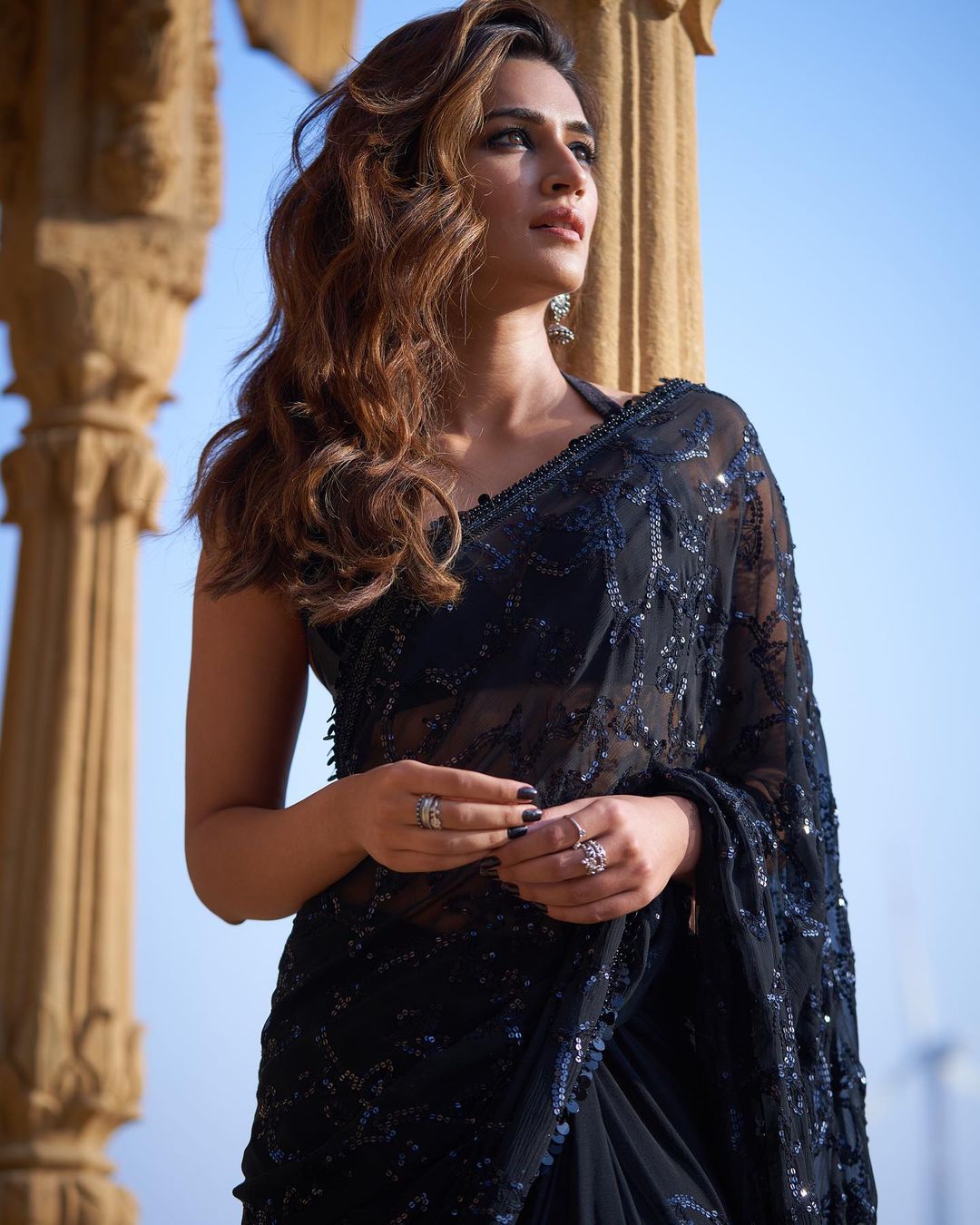 Kriti Sanon Oozes Oomph Dressed In Black Saree Check Out The Actress Stunning Traditional 