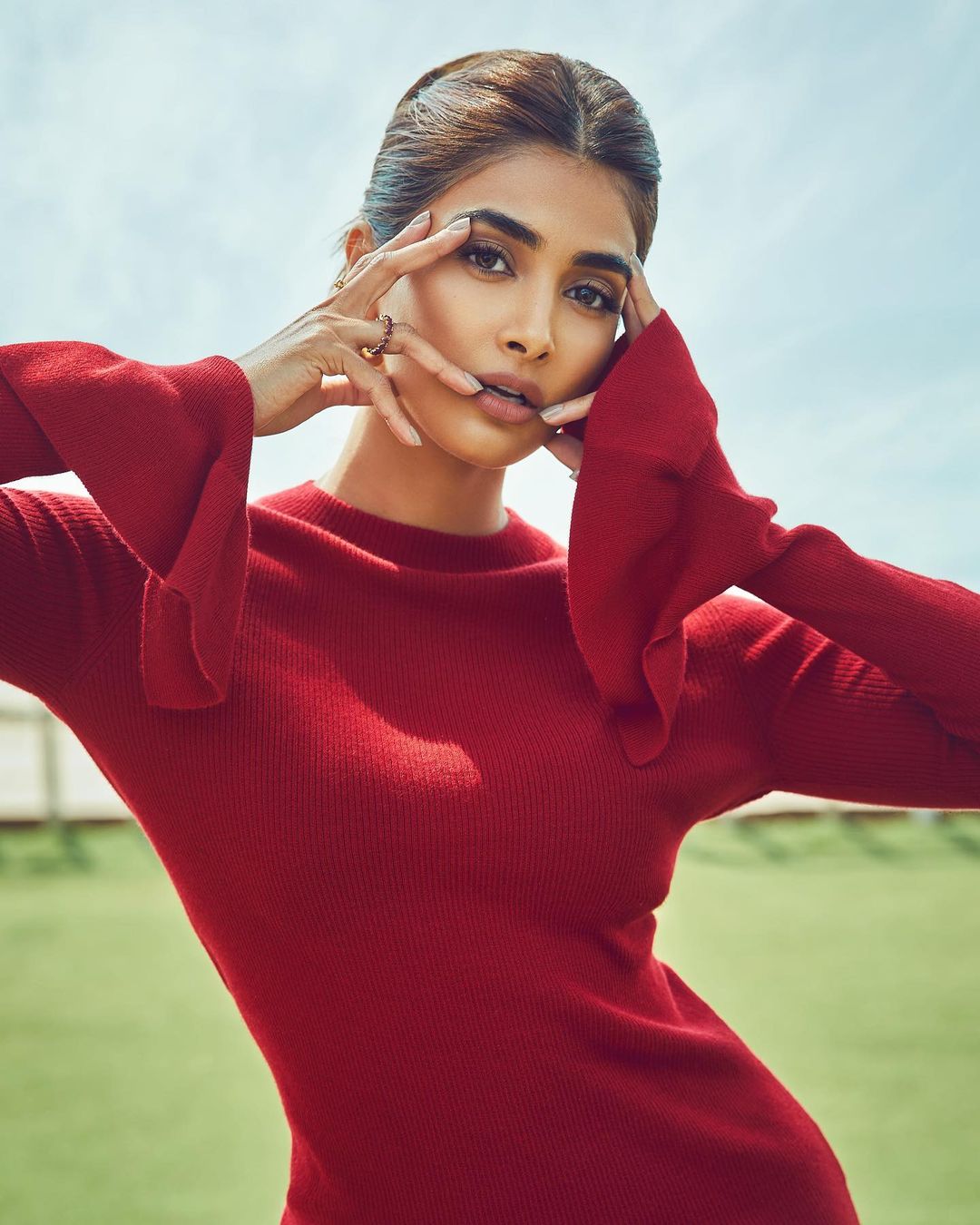 Radhe Shyam Actress Pooja Hegde Is An Epitome of Beauty and Style ...