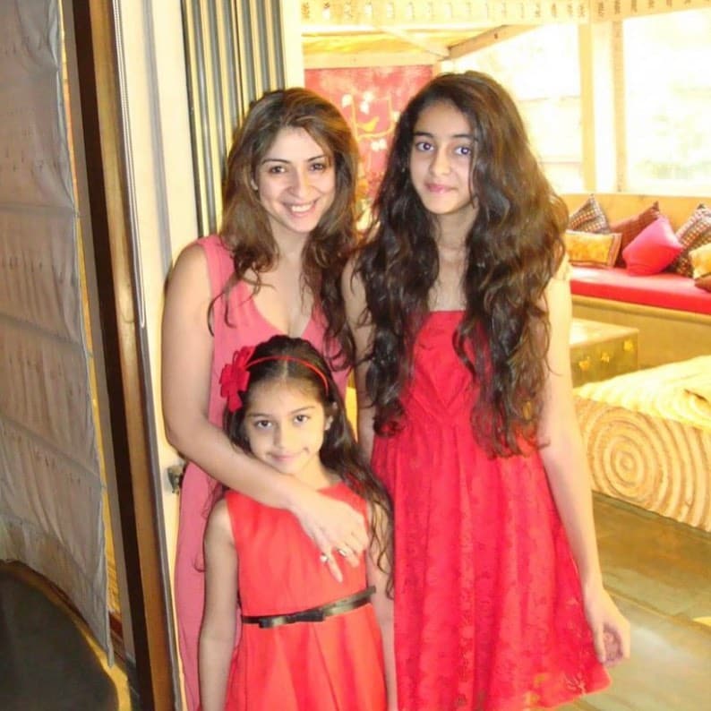 Ananya Panday Twins With Mom Bhavana Pandey In Shimmery Outfits, See ...