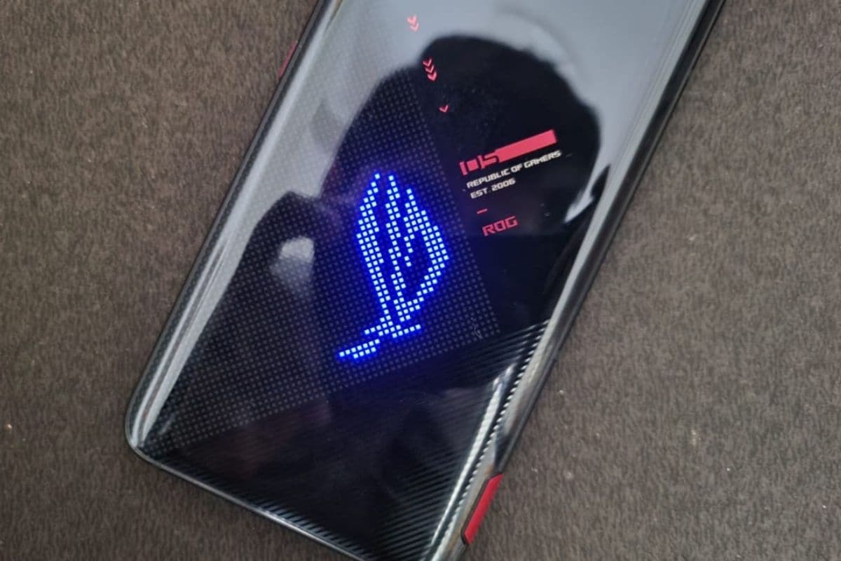 The ROG logo on the back panel lights up and can be customised for colour, brightness, and changing patterns. (Image Credit: News18/ Darab Mansoor Ali)