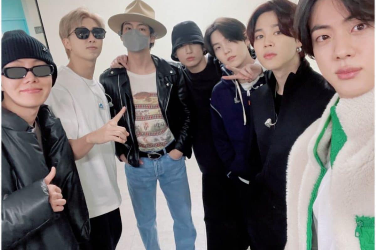 BTS: RM Flaunts Blonde Hair in OT7 Selfie a Day After Spoiling it