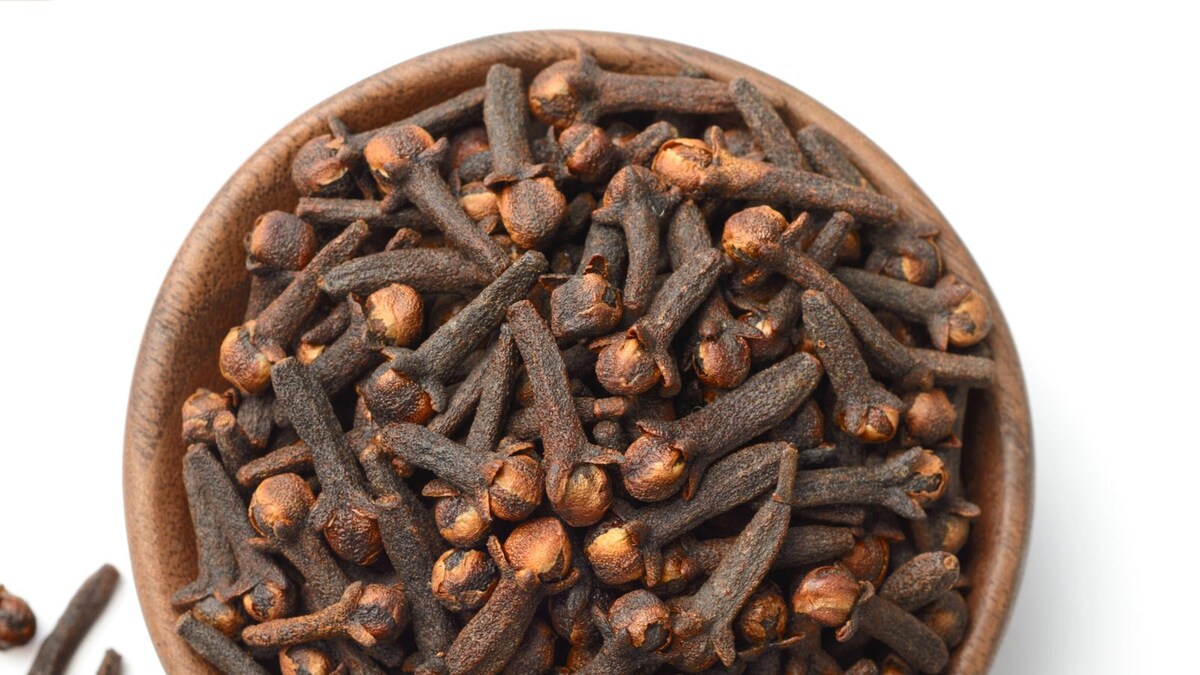 Decoding the Benefits and SideEffects of Clove News18