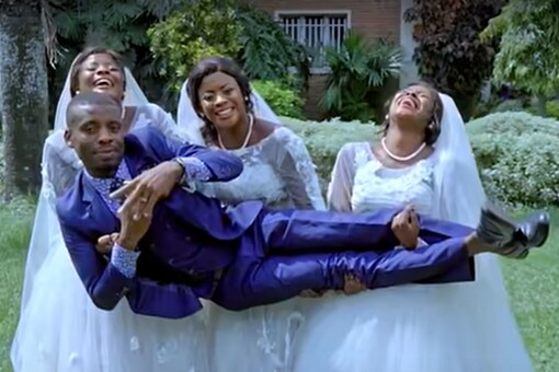 The two sisters became equally smitten with their sibling’s new squeeze. (Credits: YouTube)