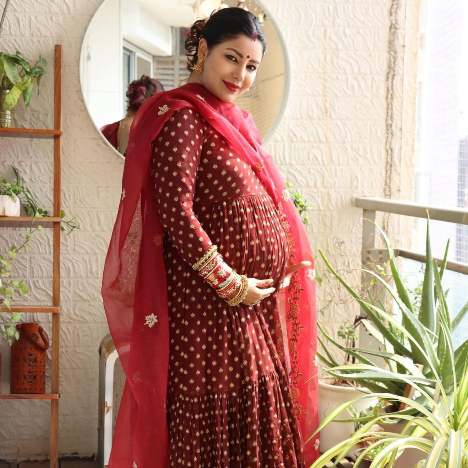Debina Bonnerjee Flaunts Pregnancy Glow