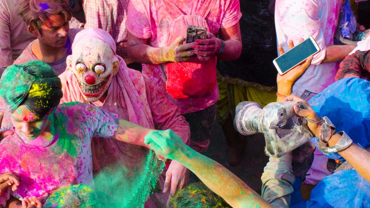 Holi 2022: Here's How You Can Holi-Proof Your Smartphone and Gadgets