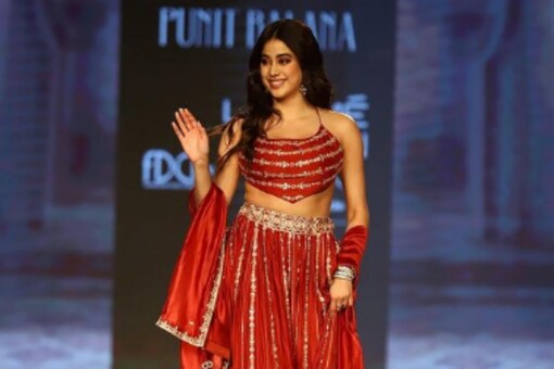 Janhvi Kapoor walks the ramp on Day 4 of FDCI x Lakme Fashion Week