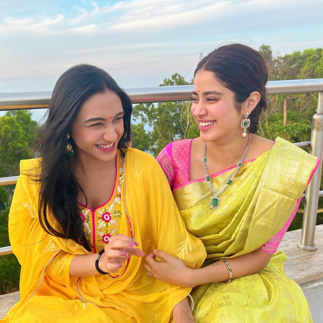 Janhvi Kapoor's 25th Birthday Celebration: The Actress Visits Tirupati  Balaji Temple, Followed By Family Dinner - News18
