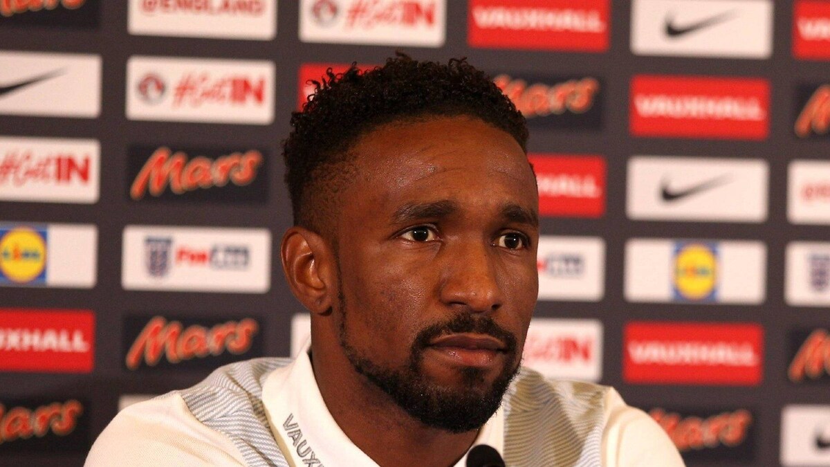 Former England Star Jermain Defoe Retires