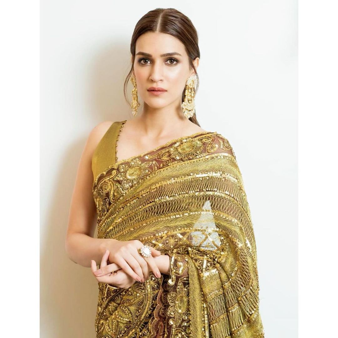 Kriti Sanon Looks Drop Dead Gorgeous In Beautiful Sarees Check Out The Divas Hottest Saree