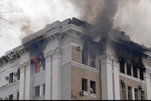 Flames and smoke billows from a regional police department building, which city officials said was damaged by recent shelling, in Kharkiv, Ukraine March 2, 2022. REUTERS/Oleksandr Lapshyn

