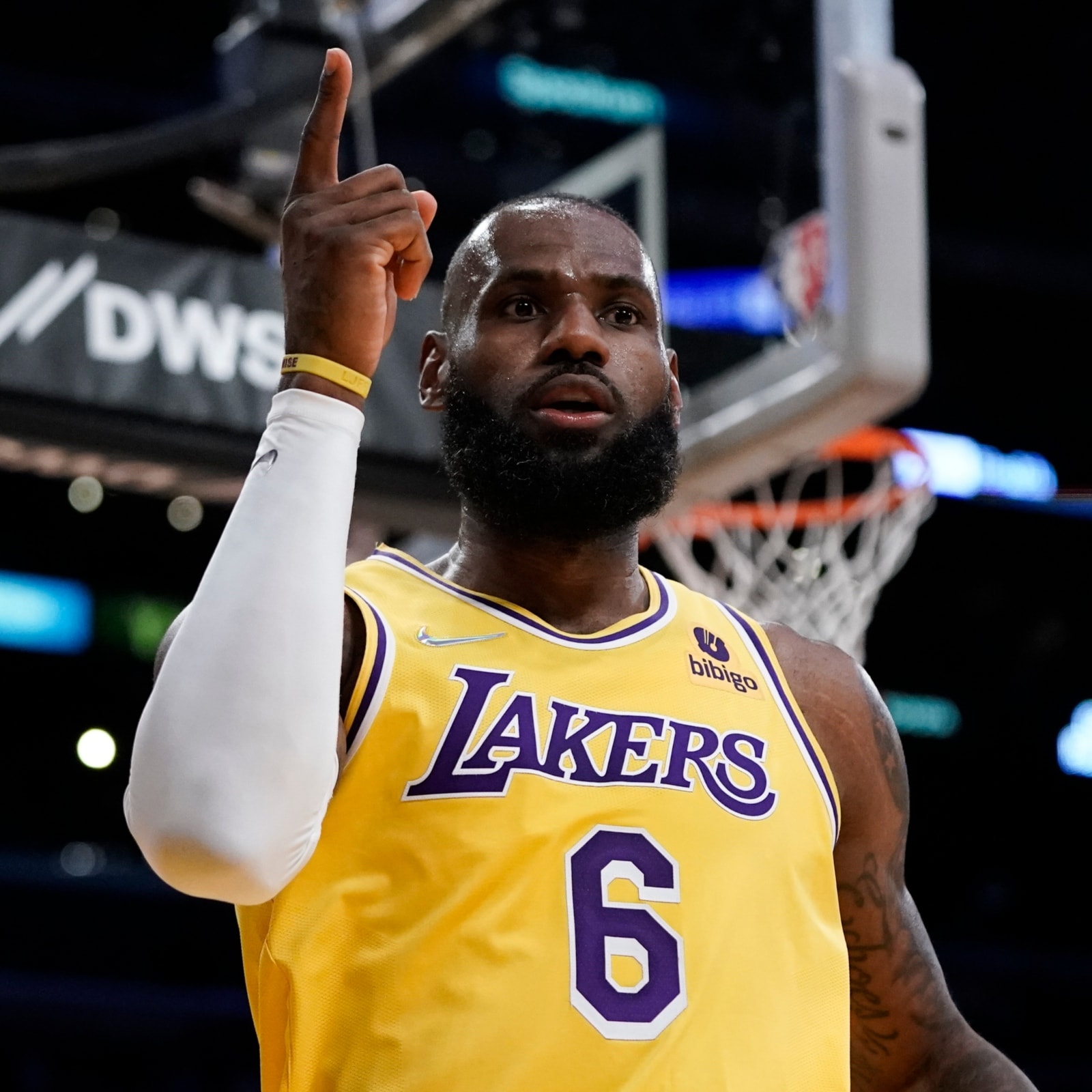 LeBron James agrees to $97 million contract extension with Lakers