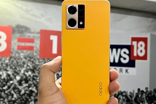 The Oppo F21 Pro will come in a Sunset Orange colour. (Image: Debashis Sarkar / News18)