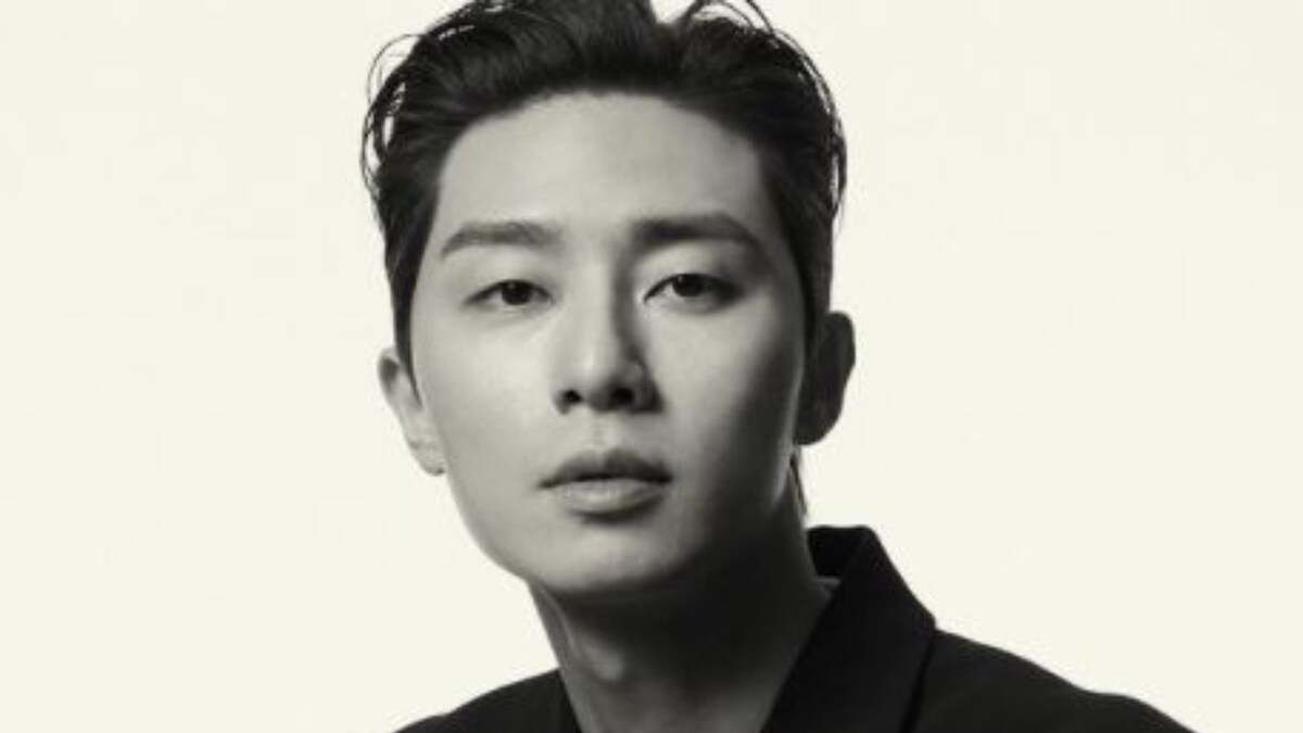 Park Seo-joon Leaves for Hungary to Resume Shooting for Next Movie With IU